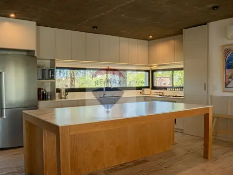 Casa 4 ambientes con 4 baños