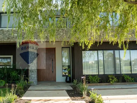 VENTA CASA 4 AMB + PILETA + GIMNASIO EN SAN BENITO