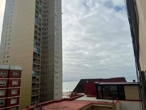 VENTA MONOAMBIENTE CON VISTA LATERAL AL MAR