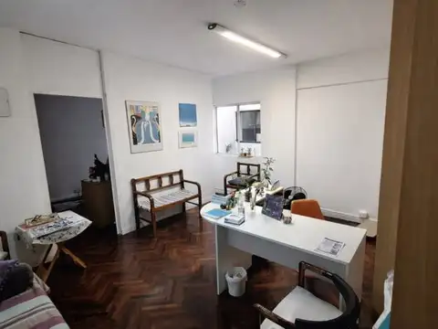 Oficina tipo 2 ambientes con división