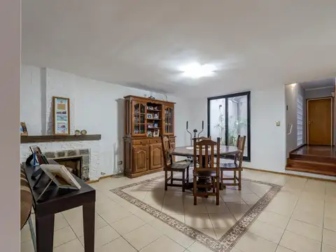 VENTA/PERMUTA - Casa interna - 3 dormitorios - Jardín y pileta - Lourdes, Rosario.