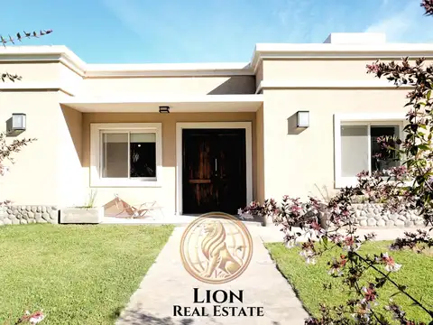 Casa en Venta en Costa Esmeralda, USD 295.000