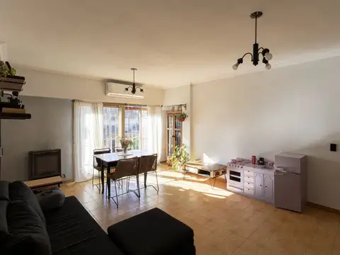 Casa 7 ambientes con 2 baños