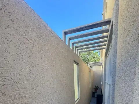 Oficina en Alquiler en Villa Santos Tesei, $ 400