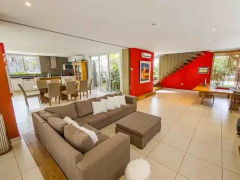 VENTA DE CASA 3 DORM JARDIN INGLES VALLE ESCONDIDO