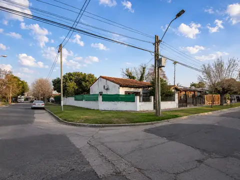 CASA lote propio, de 3 ambientes, con fondo, OPORTUNIDAD