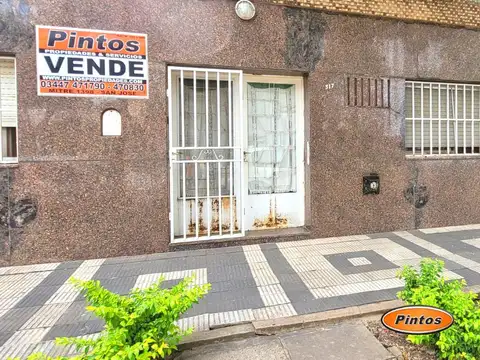 Casa de 3 dormitorios, sobre calle Moreno, a mts de pleno centro de COLON. ENTRE RIOS.