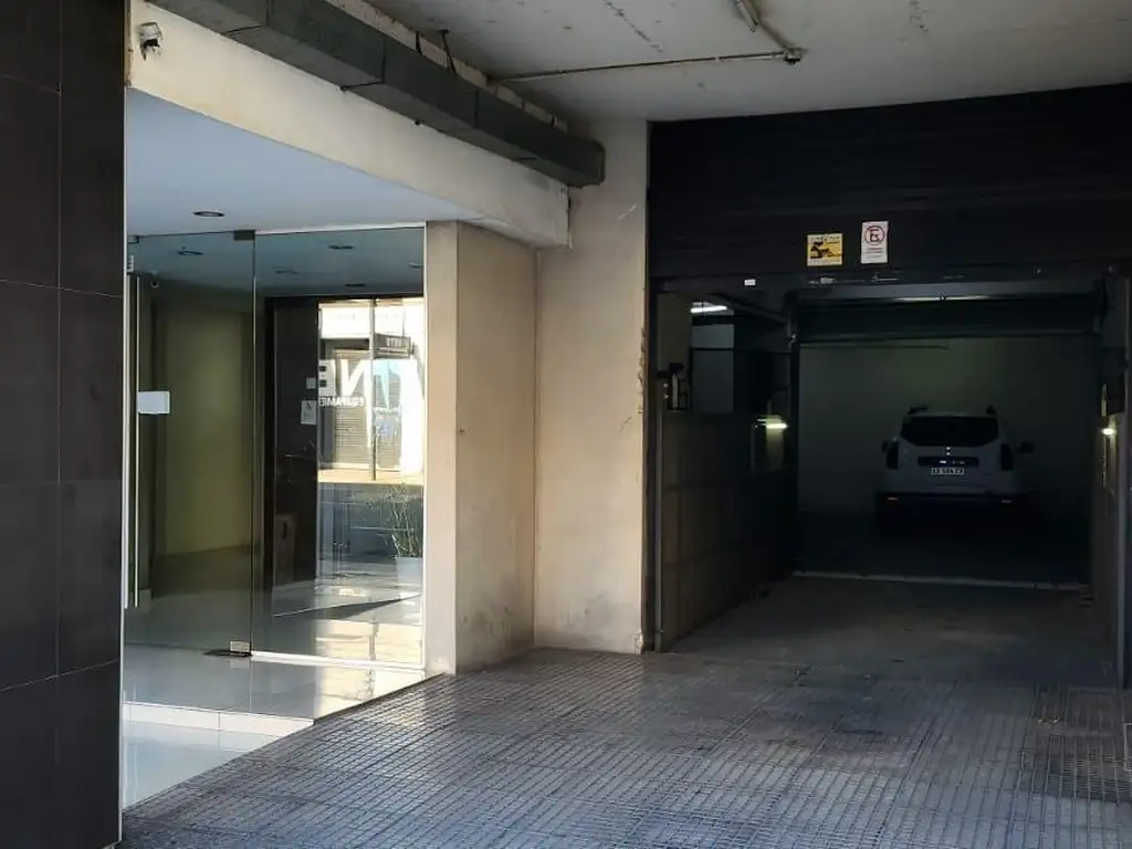 AV. CASTRO BARROS al 300