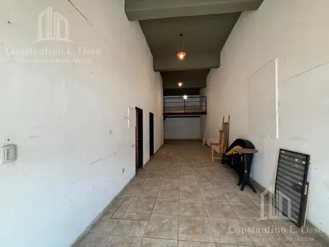 Local con entrepiso - Alquiler