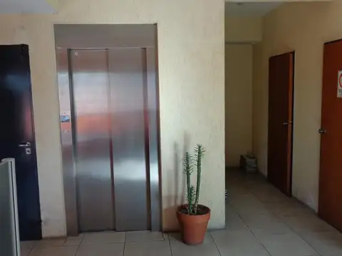 Oficina en Alquiler con 7 cocheras