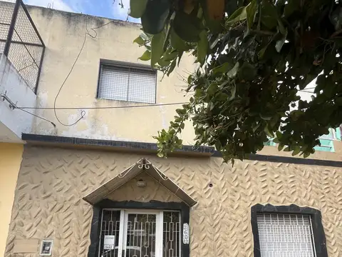 Depto T/Casa 3 amb al frente con patio y terraza