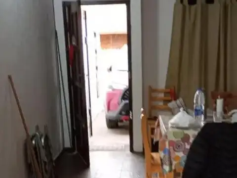 Depto Tipo Casa 3 ambientes con 2 baños