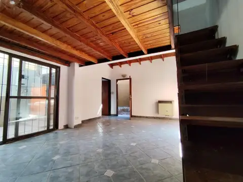 Depto Tipo Casa en Alquiler de 4 ambientes