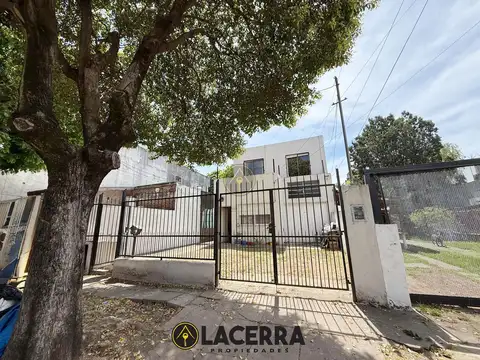 Casa 4 ambientes con gran parque en Villa Ballester