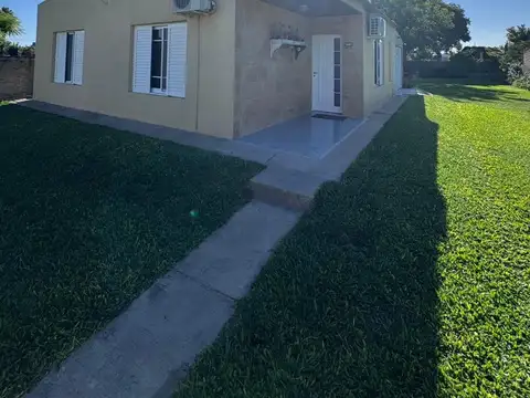 VENTA CASA 3 DORMITORIOS - HUMBOLDT.-