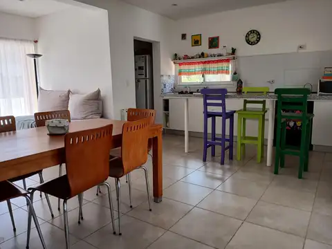 Casa 4 ambientes con 3 baños