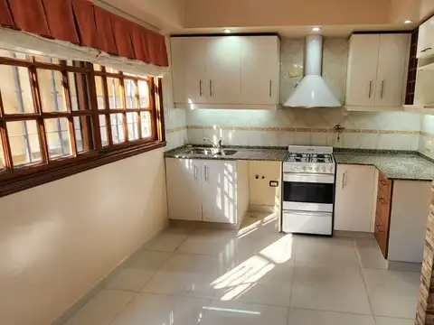 Casa en Alquiler en Lanús Oeste, $ 1.500.000