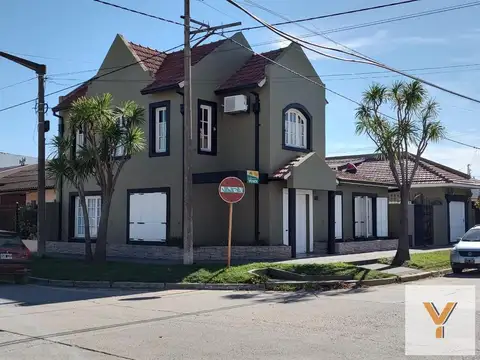 Casa en venta - 3 dormitorios 3 baños 1 cochera - 300mts2 - Necochea