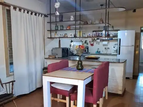 Casa 4 ambientes con 1 baño