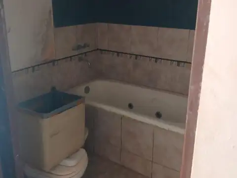 ALQUILO Hermoso y amplio  Departamento 1 con patio y asador