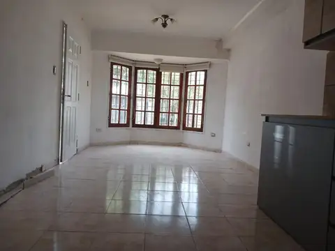 ALQUILO Hermoso y amplio  Departamento 1 con patio y asador