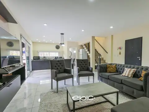 Casa 5 ambientes con 2 baños
