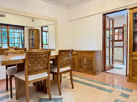 Casa 4 ambientes con 2 baños