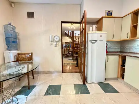VENTA CASA 4 AMBIENTES, COCHERA 2 AUTOS MATADEROS
