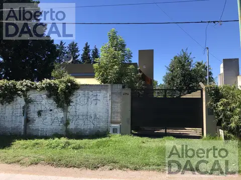 Casa en Venta con 2 cocheras