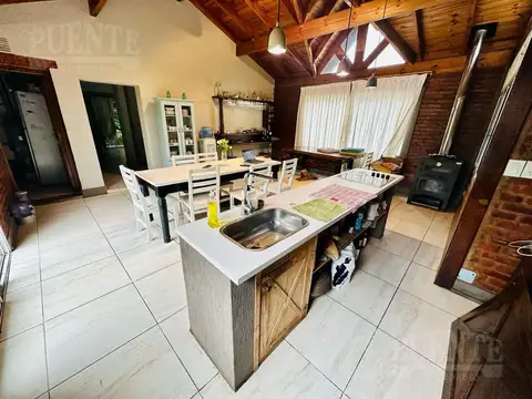 Casa 5 ambientes con 2 baños