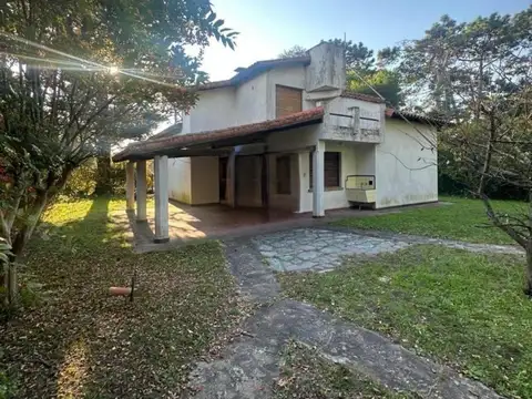 Casa en venta - 3 Dormitorios 5 Baños - Villa Gesell