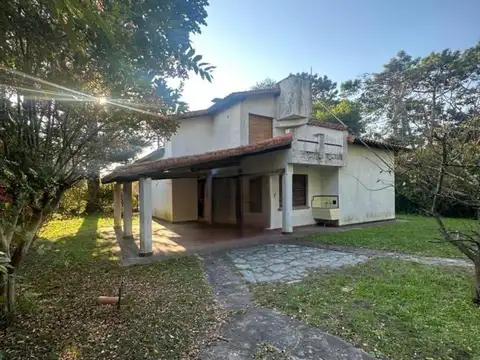 Casa en venta - 3 Dormitorios 5 Baños - Villa Gesell