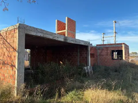 CASA EN CONSTRUCCION A LA VENTA COLONIA TIROLESA