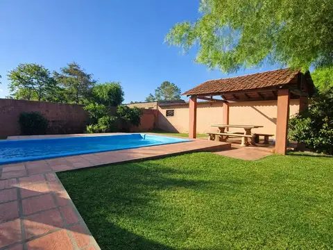 Venta casa 4 dormitorios, piscina Parque Solymar