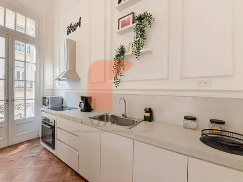 Venta oportunidad Única, piso señorial reciclado de 5 amb  sobre Avenida Callao