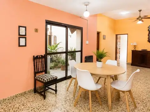 Casa 5 ambientes con 2 baños