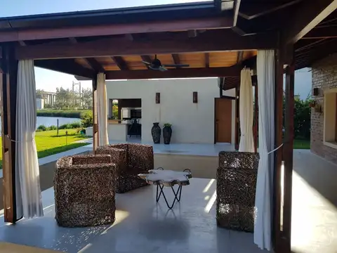 Casa en Venta en Countries y Barrios Cerrados en Campana, USD 790.000