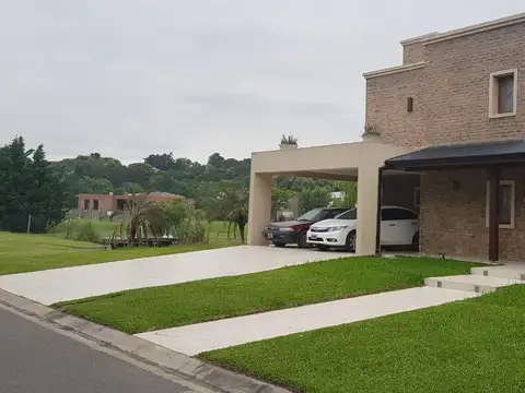 Casa con Jardín y Pileta en Venta - Estrella Federal - Campana