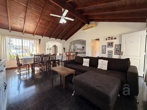 Casa tres ambientes - Venta - José Leon Suarez - Lote 8.66 mts x 32 mts.