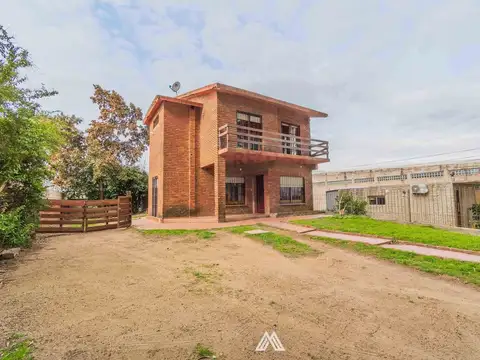 Venta casa 3 dormitorios en Pando con gran terreno