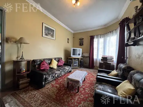 Venta casa 3 ambientes con patio en Ezpeleta Este