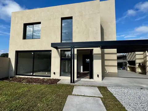 Casa en Funes a estrenar 3 dormitorios jardin y pileta