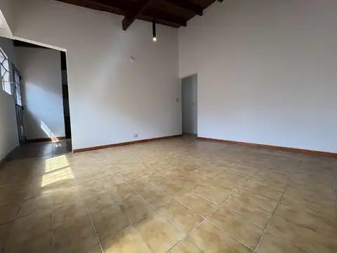Depto Tipo Casa en Alquiler en Lanus Este, $ 850.000
