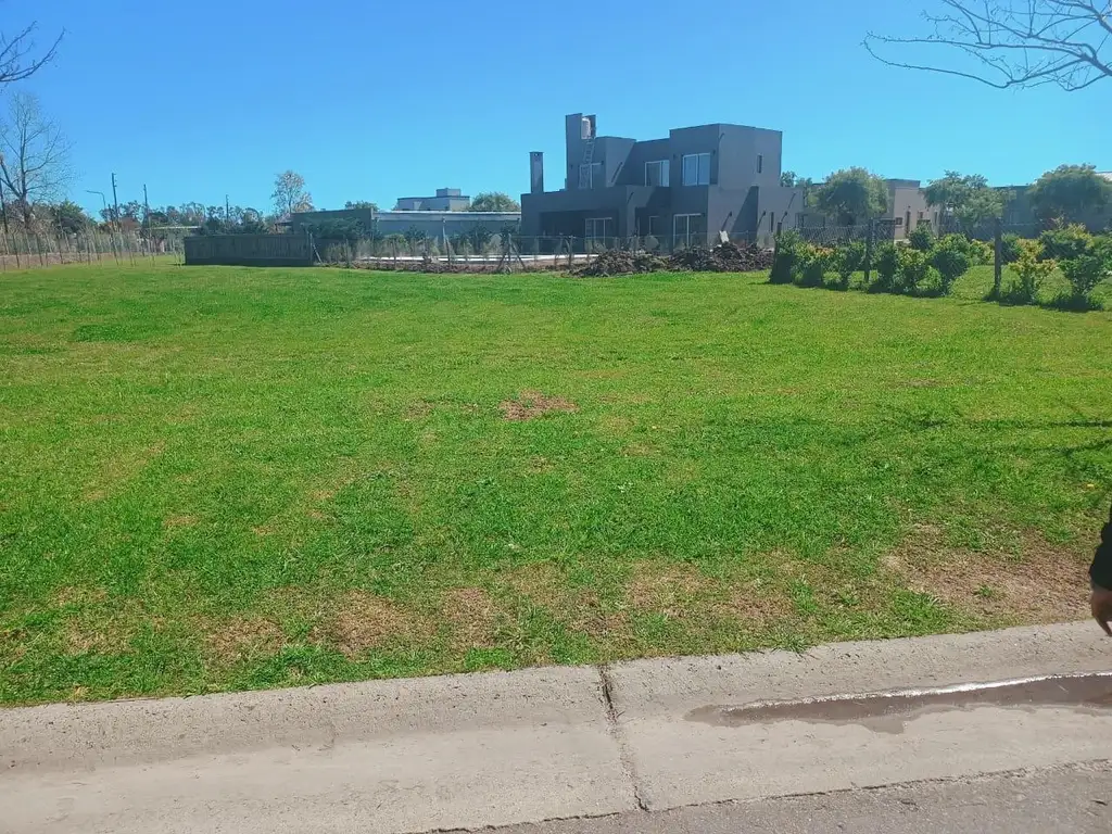 Terreno lote interno venta Pilar del Este Barrio Santa Emilia