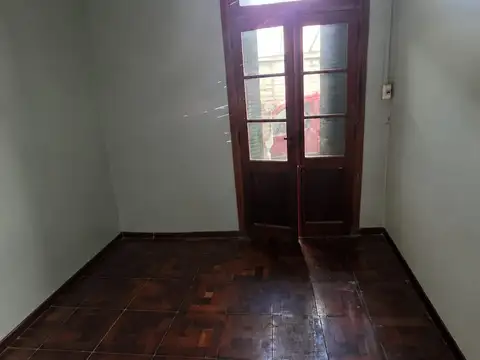 CASA 5 AMB COCHERA  -FONDO, PILETA, QUINCHO- TERRAZA  fte a los parques-  CERCANIA AL TREN Y SUBTE