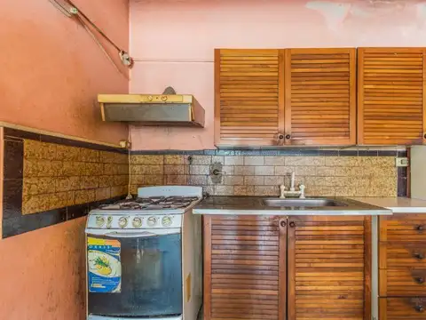 Casa de 4 ambientes con cochera y jardin