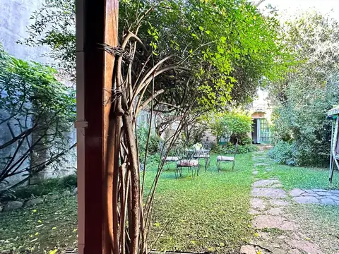 Venta-Casa-4 Ambientes-Lote Propio-Jardin-Cochera -Quincho-Parque Avellaneda-Permuta-Apto Credito