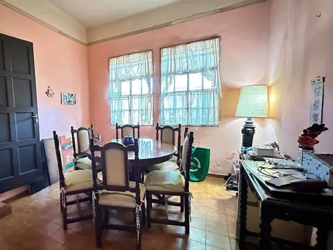 Casa 4 ambientes con 2 baños