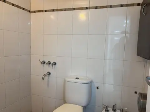 VENTA LOCAL COMERCIAL AL FRENTE - 12 e/ 34 y 35 - LA PLATA