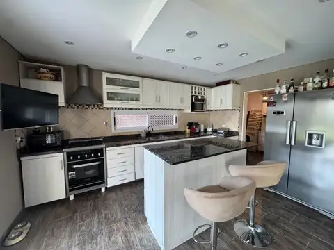 Casa en Venta en Barrio Parque Leloir, USD 290.000